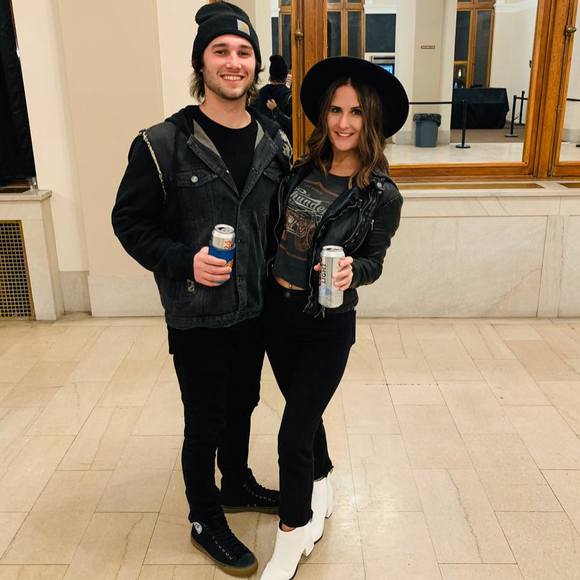 Meet your Posher, Hollie - Picture 1 of 1